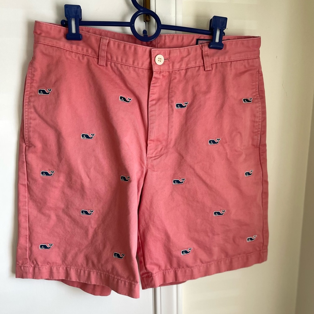 Men’s Vineyard Vines embroidered whale shorts